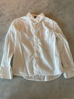 DONDUP vit skjorta  - Klassisk & mycket stilig Nypris: 1995 SEK 