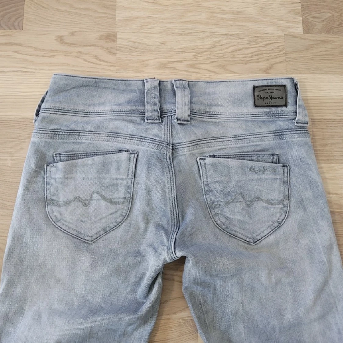 Grå lågmidjade jeans - 90