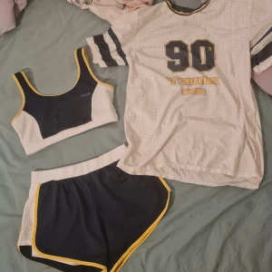 3pack träningskläder  - Träningskläder i ett bra utskick i storlek S 