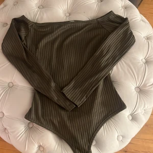 Body - Body från Nelly i storlek xs! Använd vid ett tillfälle. Köparen står för frakt 💗