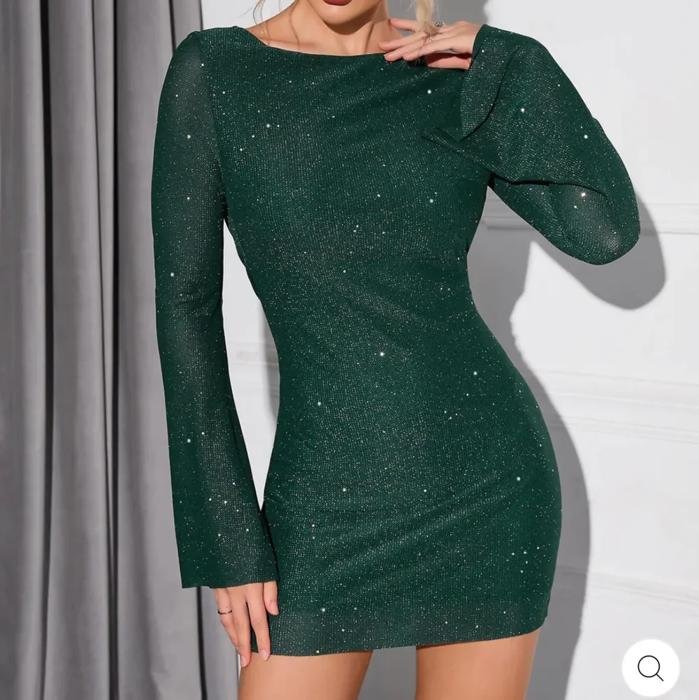Säljer denna skit snygga klänning från partheafashion. Aldrig använt pågrund utav att den var lite för stor. Prislappen är kvar🥰. Klänningar.
