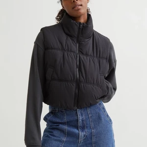 väst h&m - säljer en kortare väst från hm då den tyvärr inte kommer till användning mer 💕💕