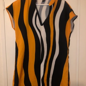 Klänning men kort  - Kort klänning mer som lång blus typ 