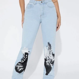 High waisted jeans  - Säljer ett par fina jeans har använt dom ett par gånger men exakt som nya. ❤️hopps någon är intresserad❤️