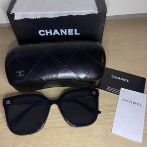 Chanel inspirerade solglasögon helt nya! Allt på bilden ingår✨ skriv för fler bilder eller frågor!