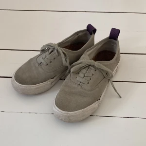 Eytys mother suede  - Eytys mother suede grey. Väl använda men fortfarande klart snygga. Frakt ingår ej i priset. 