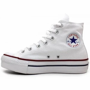 Converse - Säljer mina jättefina converse som tyvärr blivit lite små för mig. Säljer billigt då de inte var i helt nyskick när jag köpte de. Kommer upp egna bilder på skorna så fort jag gjort de i ordning!