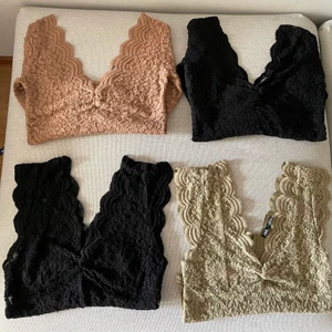 Allt för 320kr - Säljer dessa fyra tillsammans. Är i väldigt bra skick och allt är i storlek M. Finns att hämta i Järfälla och postar även. Köparen står för frakten (spårbar frakt)🌺