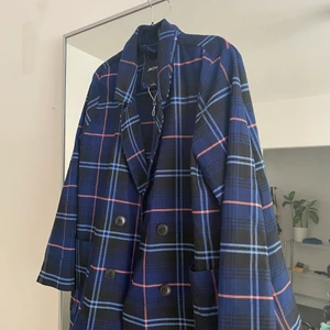 Rutig kavaj  - Älskar denna men har tyvärr använt den för lite för att spara den 🌸