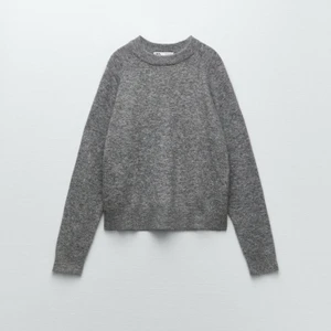 Zara stickad tröja - Stickad tröja från Zara i fint skick🥰kan post eller mötas i centrala Stockholm 