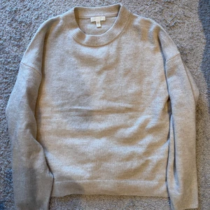 ❗️Finstickad tröja från H&M❗️ - 💕Säljer tröjan då jag inte använder den längre. Tröjan är i storlek L💕