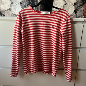 Randig tröja  - Knappt använd randig tröja från Carin Wester. Storlek 36/S