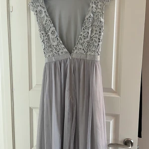 Avslutningsklänning från Nelly eve - Säljer min underbara avalutningsklänning som endast är använd en gång och i väldigt fint skick. Kontakta vid mer information.