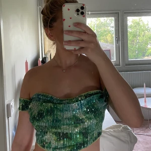 Grön glitter topp - Använd en gång, säljs pga för liten i bysten