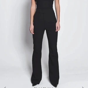 LXA - suit pants tall  - Kostymbyxor i lång modell från LXA som är slutsålda på hemsidan! Så fin kvalitet men passade inte på min kropp tyvärr. Köpta för 899kr men säljer för 400kr! 