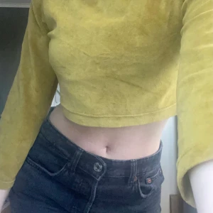 Retro magtröja - Fin magtröja med lite tjockare tyg vilket ger den en retro-look. Ej kommit till användning.