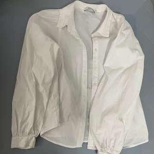 skjorta - fin basic skjorta till sommaren, strl M men upplevs mer som S
