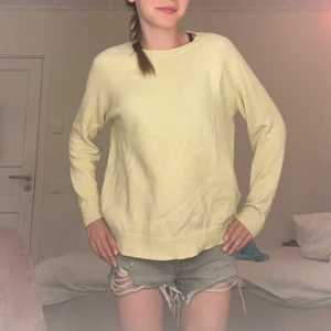 Only tröja i xs -  säljer nu min älskade tröj då den inte kommer till andvändning längre den är inte nopprig och i väldigt gott skick pris kan diskuteras privat