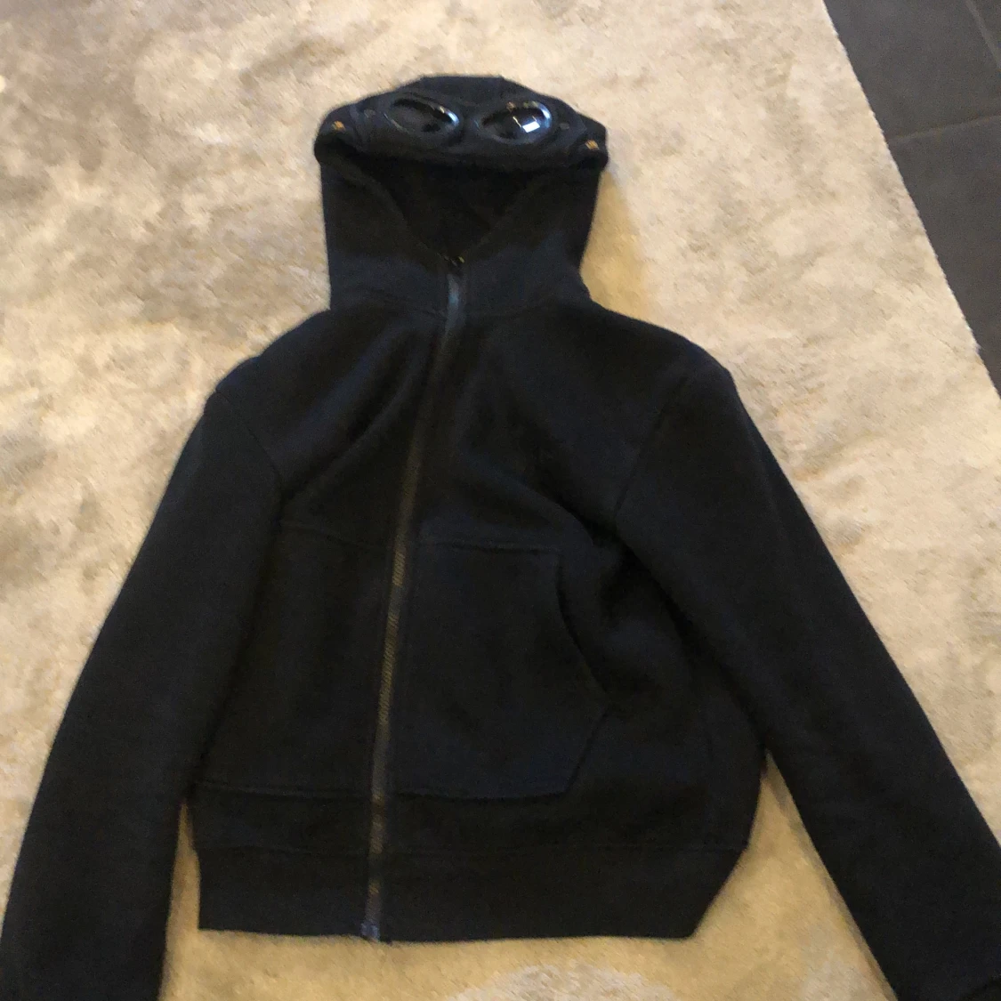 Säljer min cp company hoodie som är i 9/10 i skick