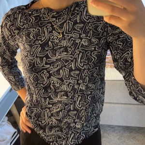 Cool topp - Gammal topp ifrån kapphals barnavdelning men passar mig som vanligtvis bär XS