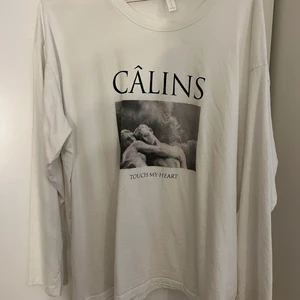 Tröja - - har använts ett fåtal gånger  - skönt material 