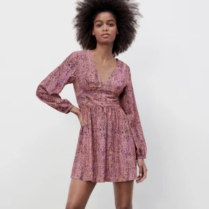 Klänning zara - Säljer denna oanvända klänning från zara! Supersöt, prislappar kvar! 💗 slutsåld på hemsidan