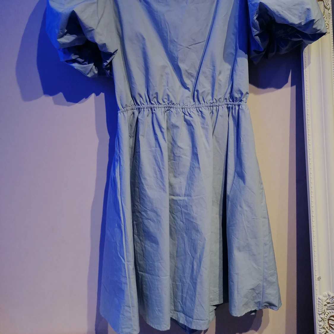 Blå klänning med öppen rygg  - 90