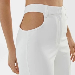 Sprillans oanvända byxor! - Så fina byxor med slits upptill! Storlek 34, prislapp kvar!