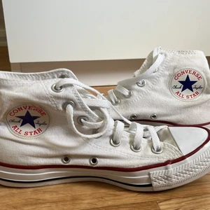 Converse  - Har aldrig använt den, storlek 37,5. Köparen står för frakt.