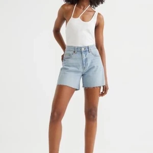 HM shorts - Som nya, använda ca 1-2 gånger. Har även likadana i mörkblå om ngn skulle vara intresserad. Säljer pga att dom är för små för mig.