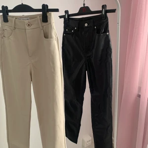 Skinnbyxor 200kr - - Beige skinnbyxa från Zara, storlek 34 - Svart skinnbyxa från H&M, storlek 34