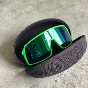 Ett par supercoola oakley glasögon från nipoptik. Aldrig använda! Priset inkluderar frakt.