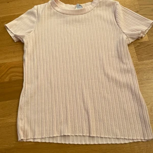 Lindex  - Rosa T-shirt, Från Lindex 