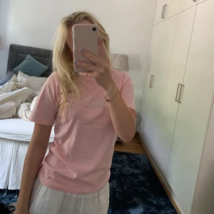 Juice Couture t-shirt  - Nu säljer jag denna Juice Couture t-shirt som inte kommer till andvändning🌸💞  Frakten ingår ej i priset! 