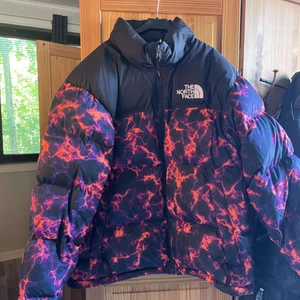 The north face jacka - Jacka använd ett fåtal gånger  Nypris 2000kr mitt pris 1500kr