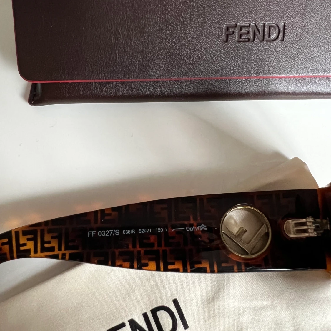 Fendi solglasögon  - 91