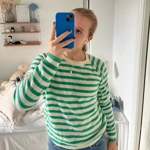 Stickad tröja - Stickad tröja som inte används tyvärr!❤️Köptes för 1500kr