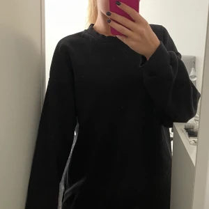 Svart sweatshirt M - Svart sweatshirt, storlek M