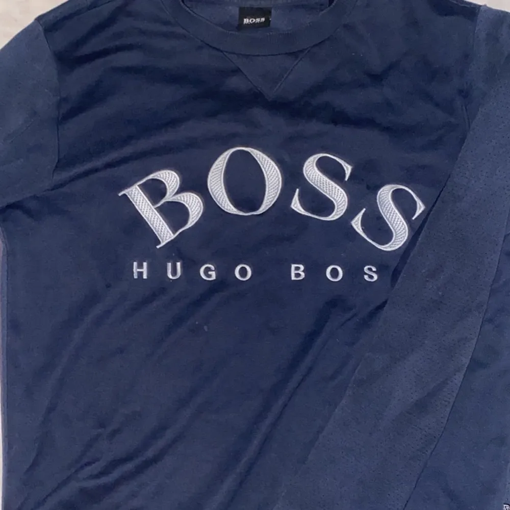 Hugo Boss tröja, Storlek XS i man.. Tröjor & Koftor.