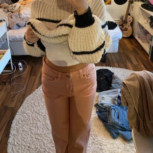 Jeans - Jätte fina rosa jeans från lager 157!💕 frakten betalas av den som köper!
