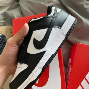 Dunk low panda - Dunk low panda, storlek 40 och 38,5, helt nya i box, 1800 + 99kr📦, 