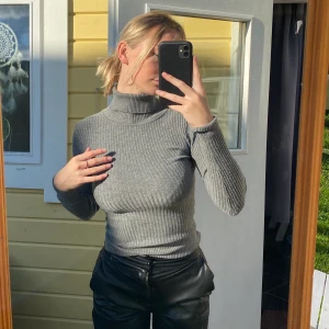 Polotröja  - Grå polotröja i storlek XS