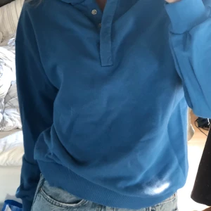 Hoodie nakd - Nästan oanvänd, lite finare men knappar längst upp