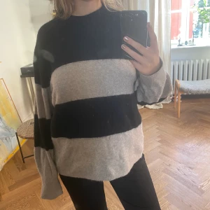 Mysig tröja - Säljer världens mysigaste och finaste tröja från &other stories🧡🧡 passar till aaaalllltttt och är perfekt nu när det börjar bli lite kallare🙏😄