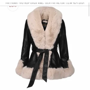 Jacka - Säljer min fina Chelsea jacka aldrig använd, köpt för 1400kr ish.