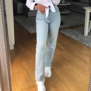 Säljer mina weekday jeans i modellen rowe mycket fint skick storlek W25 L30❤️‍🔥