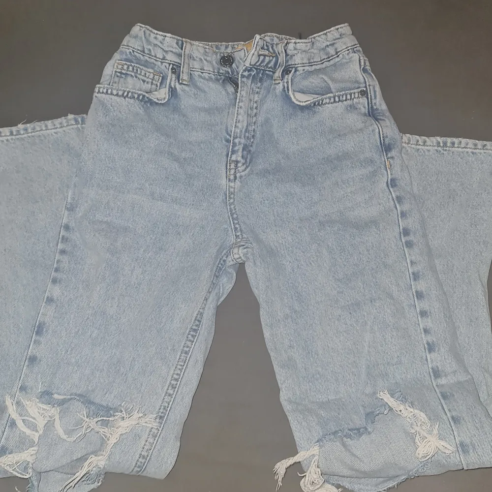Jättefin jeans stl 146 från Gina tricot. Jeans & Byxor.