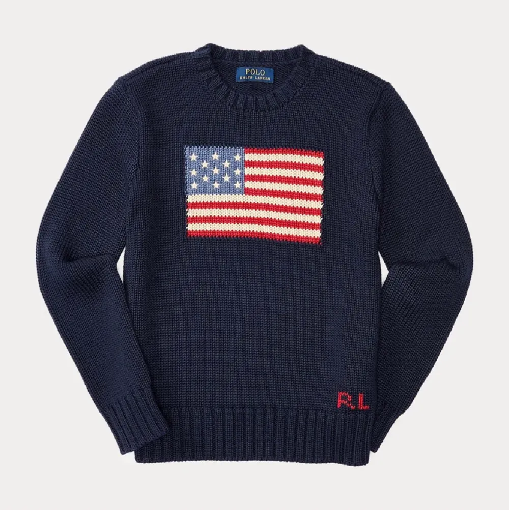 Säljer denna pupulära Ralph lauren tröjan, lånade bilder från Pinterest. Den är aldrig använd 🥰 Storlek XS. Tröjor & Koftor.