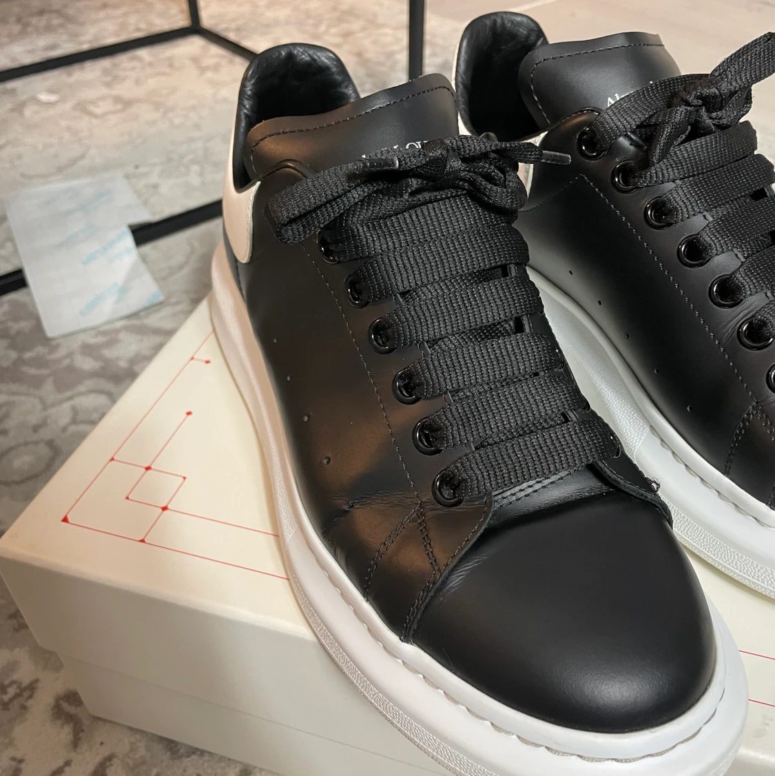 Alexander Mcqueens  - 91