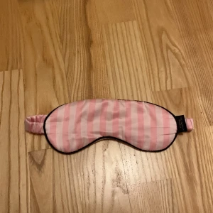 Victoria secret sovmask -  en Victoria secret sovmask, bra skick, ordinarie pris är 200 kr